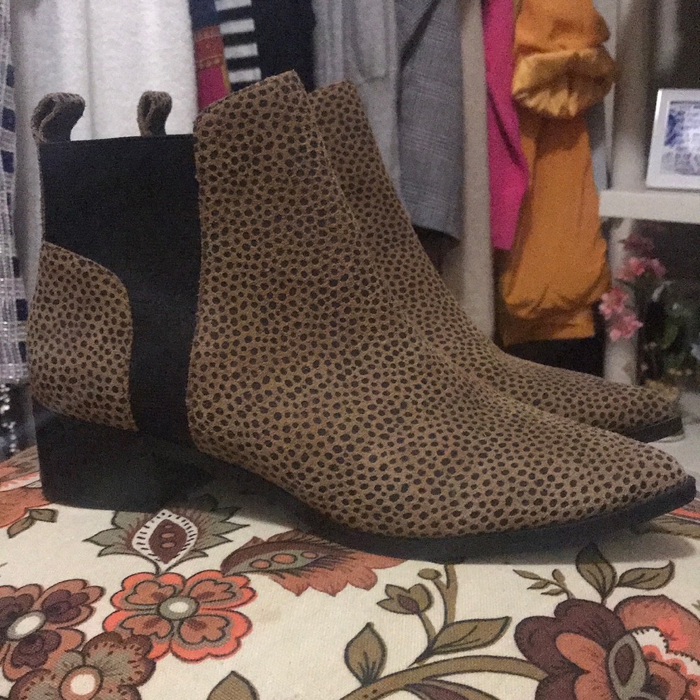Leopard ankle boots 7.5 low heel like new